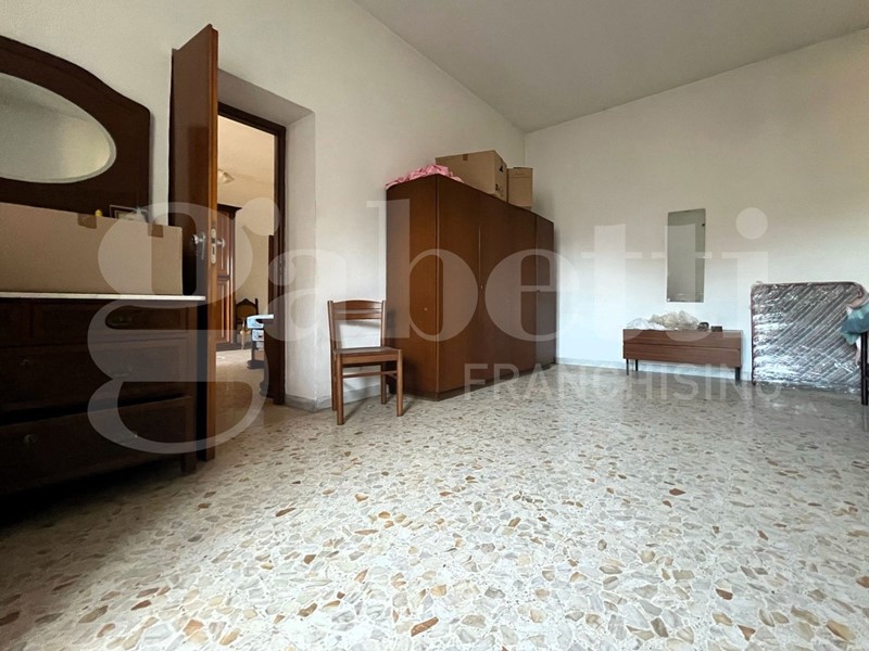 Casa Indipendente in Vendita a Calvi Risorta, 120'000€, 450 m²