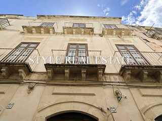 Appartamento in Vendita a Siracusa, zona Ortigia, 1'100'000&euro;, 376 m²