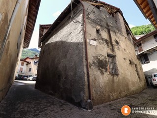 Casale in Vendita a Ballabio, 45'000€, 90 m²