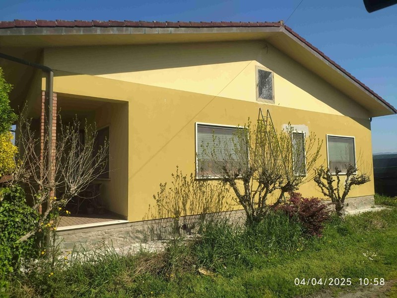 Villa in Vendita a Ponte Buggianese, zona Vione, 375'000€, 130 m², arredato