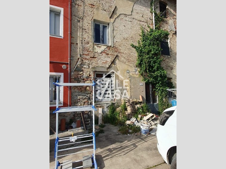 Casa Indipendente in Vendita a Porcari, zona Padule, 37'000€, 200 m²