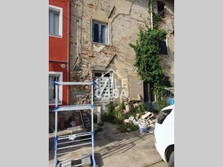 Casa Indipendente in Vendita a Porcari, zona Padule, 37'000€, 200 m²