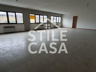 Ufficio in Vendita a Capannori, 139'000€, 107 m²
