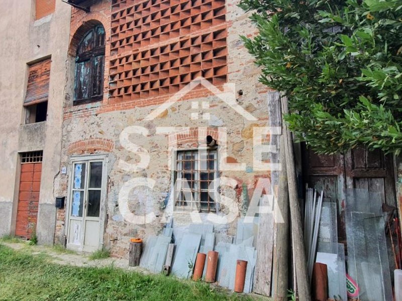 Casa Semi Indipendente in Vendita a Capannori, zona Santa Margherita, 210'000€, 400 m², con Box