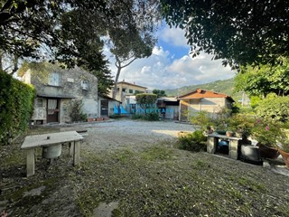 Casa Indipendente in Vendita a Pietrasanta, 345'000€, 150 m²