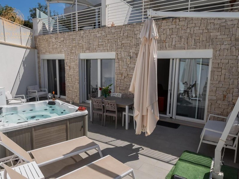 Quadrilocale in Vendita a Castrignano del Capo, zona Marina di Leuca, 245'000€, 76 m², arredato