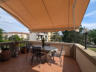 Casa Semi Indipendente in Vendita a Vinci, zona Sovigliana, 300'000€, 180 m², arredato, con Box