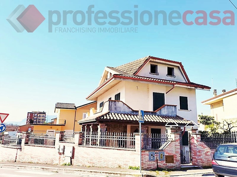 Casa Indipendente in Vendita a Piedimonte San Germano, 290'000€, 200 m²