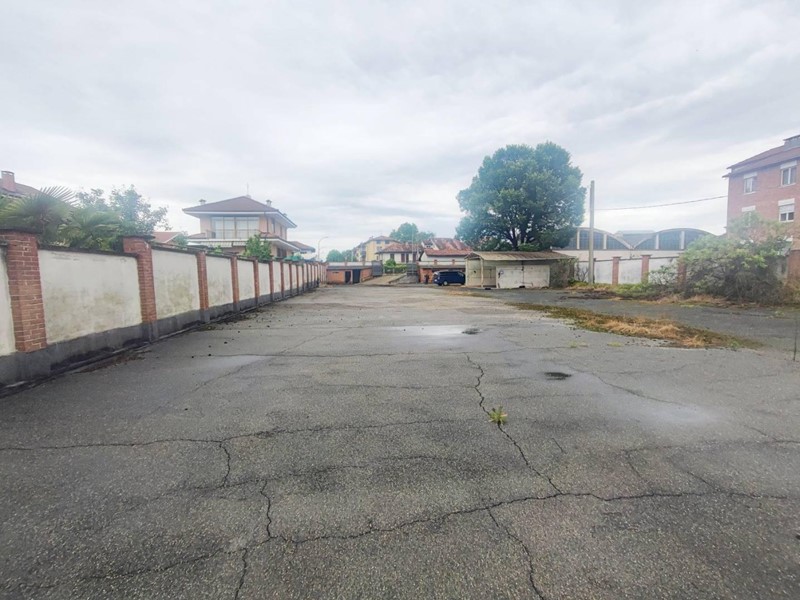 Capannone in Vendita a Carignano, 740'000€, 2200 m², con Box