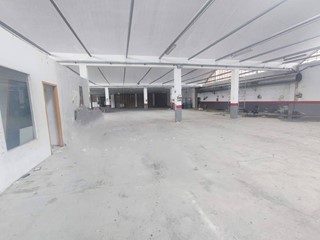 Capannone in Vendita a Carignano, 740'000€, 2200 m², con Box