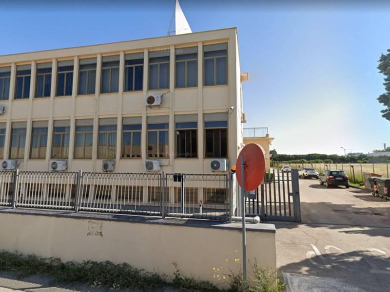 Capannone in Vendita a Pomezia, 2'400'000€, 2000 m²