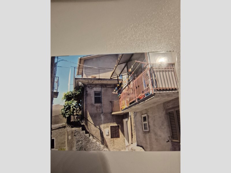 Casa Indipendente in Vendita a Savelli, 20'000€, 140 m²