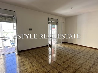 Trilocale in Vendita a Siracusa, zona Panagia/Teracati, 90'000&euro;, 76 m²