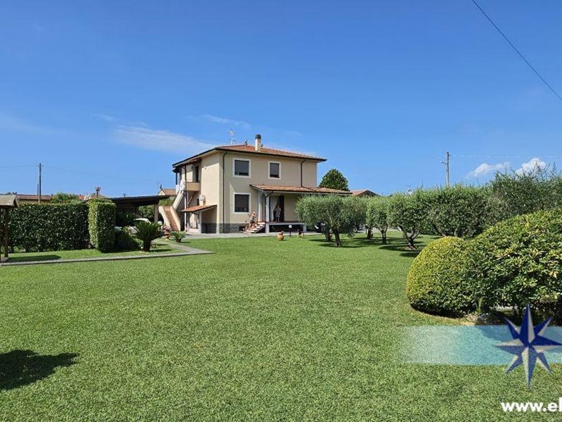 Villa in Vendita a Massa, zona Ricortola, 790'000&euro;, 250 m², arredato