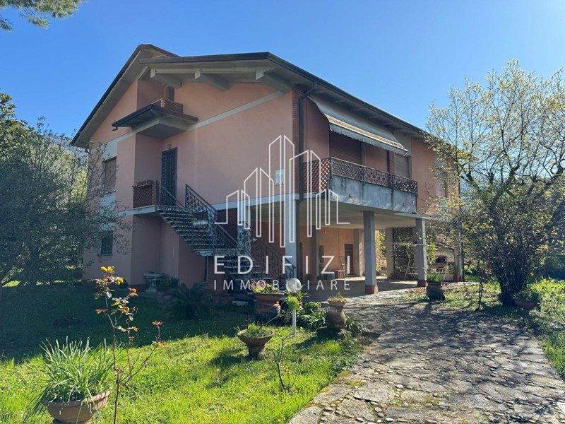 Casa Indipendente in Vendita a Massa, zona Mirteto, 470'000&euro;, 210 m², arredato