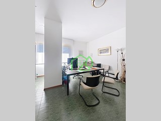Ufficio in Vendita a Viareggio, 239'000€, 108 m²