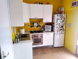 Appartamento in Vendita a Carrara, zona Sant'Antonio, 243'000€, 150 m²