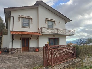 Casa Indipendente in Vendita a Podenzana, 450'000€, 220 m², arredato