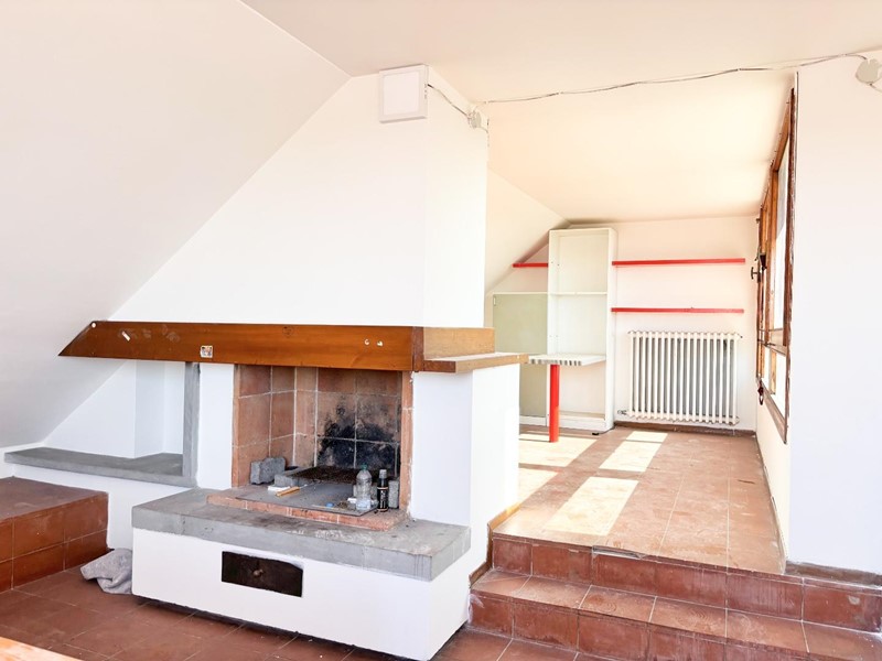 Appartamento in Vendita a Vinci, zona Spicchio, 228'000€, 135 m², con Box