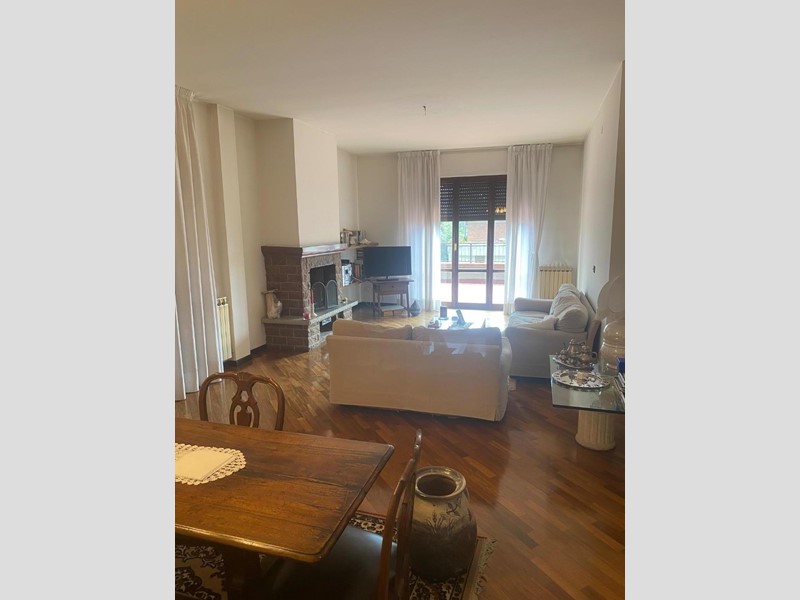 Attico in Vendita a Massa, zona Ronchi, 600'000€, 120 m², con Box