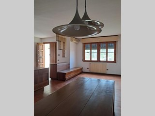 Villetta a schiera in Vendita a Cascina, 245'000€, 145 m², con Box