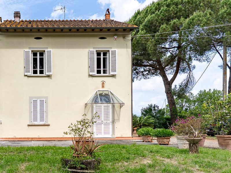 Villa in Vendita a Fucecchio, zona Pinete, 275'000€, 170 m²