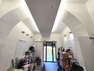 Immobile commerciale in Vendita a Colle di Val D'Elsa, 85'000&euro;, 38 m²