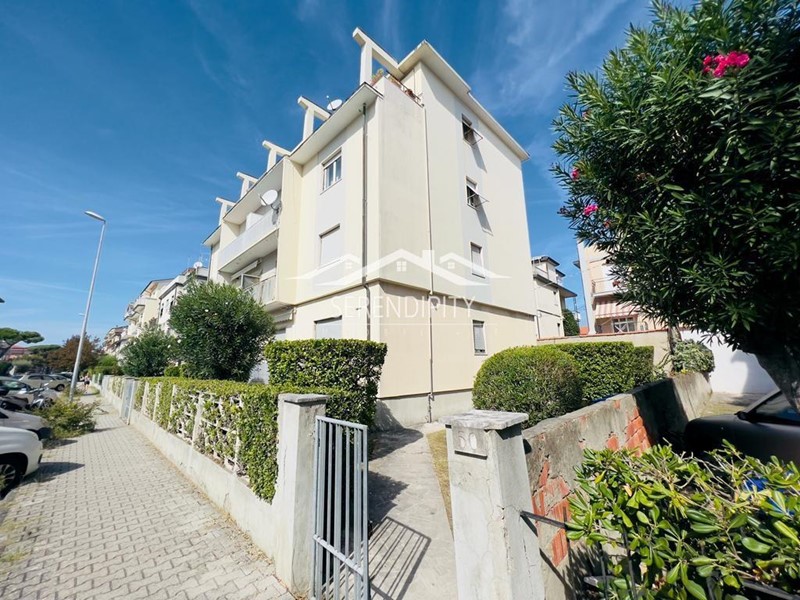 Quadrilocale in Vendita a Carrara, zona Marina di Carrara, 210'000€, 76 m²