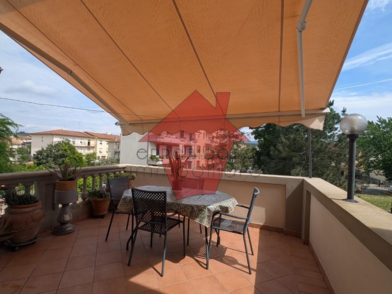 Casa Semi Indipendente in Vendita a Vinci, zona Sovigliana, 300'000€, 180 m², arredato, con Box