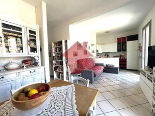 Quadrilocale in Vendita a Empoli, zona Serravalle, 250'000€, 90 m², con Box