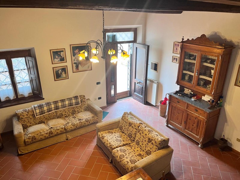 Casale in Vendita a Montale, zona Montale Stazione, 320'000€, 190 m²