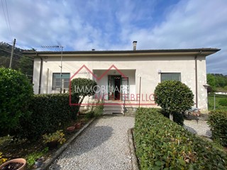 Appartamento in Vendita a Camaiore, 230'000&euro;, 113 m², arredato, con Box