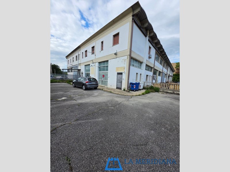 Capannone in Vendita a Vinci, 239'000€, 600 m²