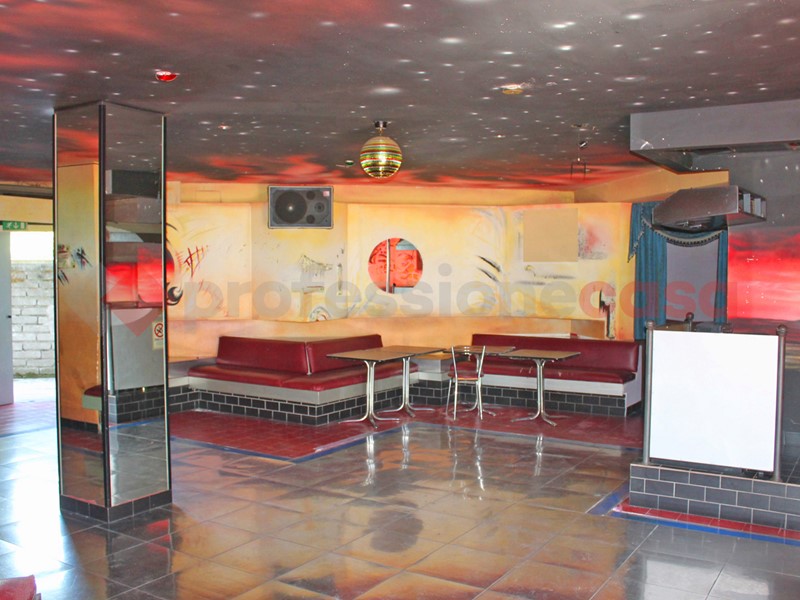 Negozio in Affitto a Veroli, 220 m², arredato