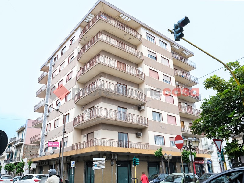 Quadrilocale in Vendita a Barcellona Pozzo di Gotto, 125'000€, 163 m²