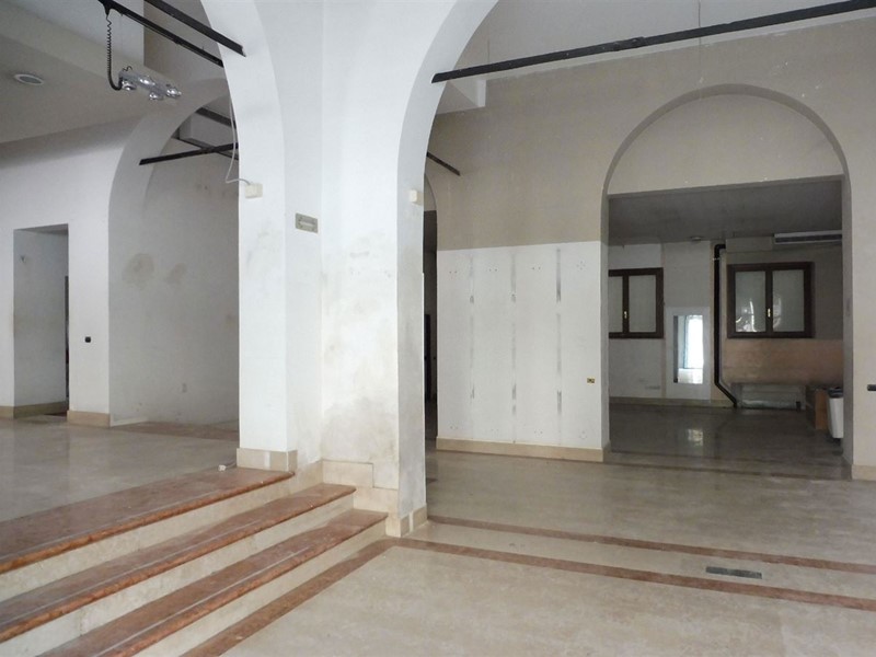 Negozio in Affitto a Vicenza, 5'700€, 186 m²