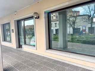 Negozio in Vendita a Ronchi dei Legionari, 89'000€, 130 m²