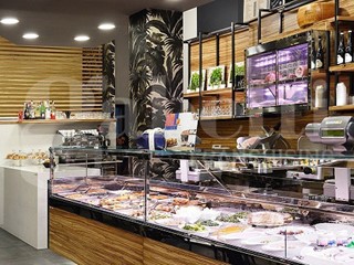 Attività commerciale in Vendita a Verona, 100 m²