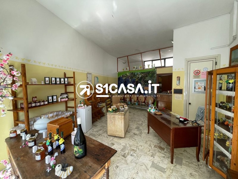 Negozio in Affitto a Galatone, 380€, 40 m²