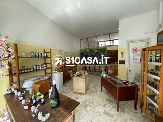 Negozio in Affitto a Galatone, 380€, 40 m²