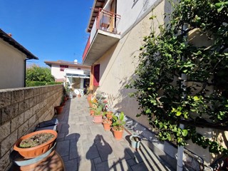 Villa bifamiliare in Vendita a Rosignano Marittimo, zona Vada, 275'000&euro;, 100 m²