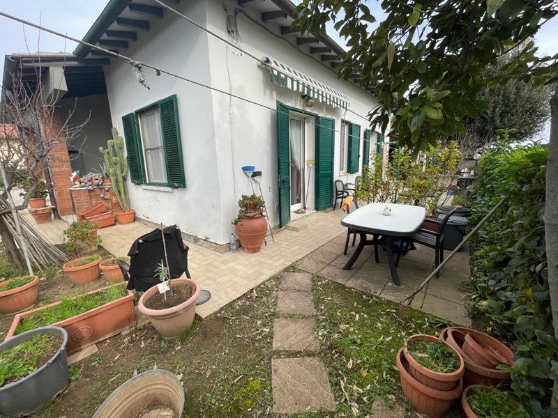 Villa bifamiliare in Vendita a Rosignano Marittimo, zona Vada, 298'000€, 80 m², arredato, con Box