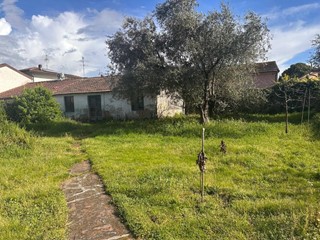 Casa Indipendente in Vendita a Viareggio, zona Torre Del Lago Puccini, 349'000€, 280 m²