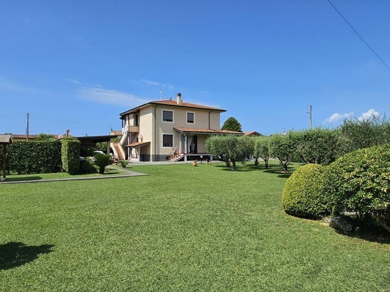 Villa in Vendita a Massa, zona Ricortola, 790'000&euro;, 250 m², arredato