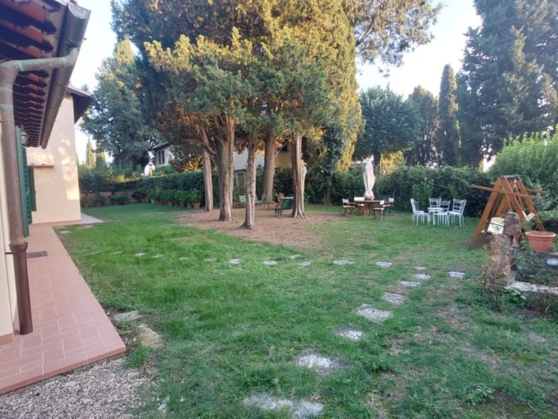 Villa in Affitto a Firenze, 3'400€, 200 m², arredato