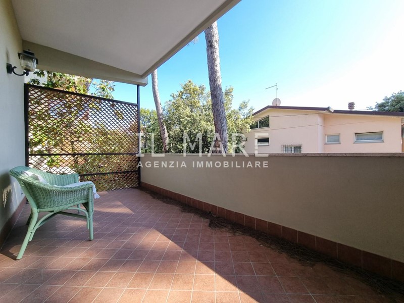 Appartamento in Vendita a Massa, zona Ronchi, 310'000&euro;, 90 m², arredato
