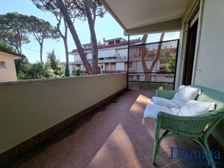 Quadrilocale in Vendita a Massa, zona Ronchi, 320'000&euro;, 80 m², arredato