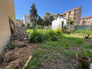 Villa bifamiliare in Vendita a Collegno, 210'000€, 190 m²