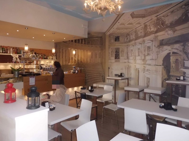 Attività commerciale in Affitto a Vicenza, 4'000€, 316 m²