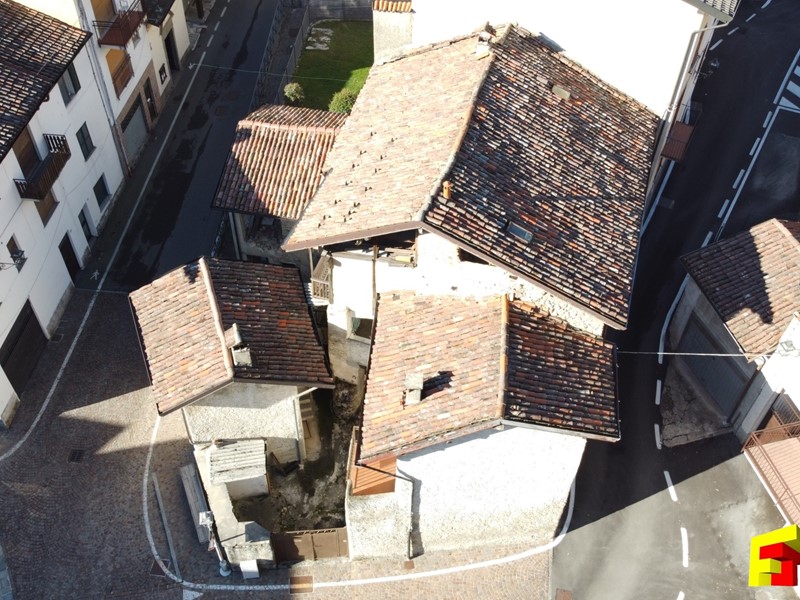 Casale in Vendita a Moggio, 115'000€, 330 m²